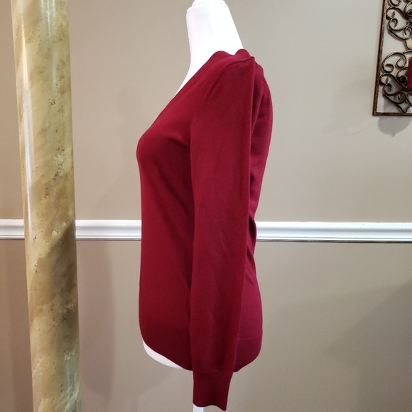Red Banana Republic v-neck merino wool sweater - Picture 2 of 7